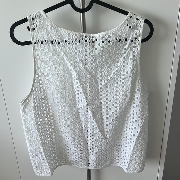 Good used condition Talula size S cropped eyelet tank top in white - Picture 3 of 4